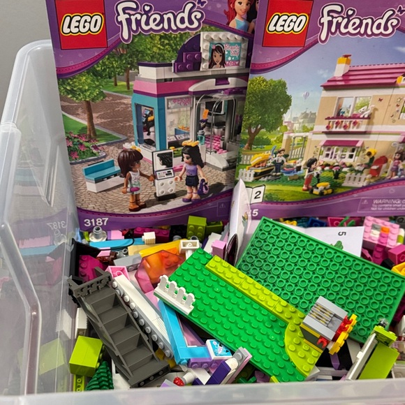 LEGO FRIENDS Assorted Buildings & Characters - Picture 12 of 16